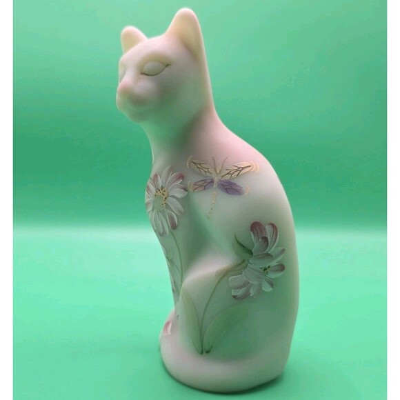 Fenton Art Burmese Glass Cat Painted Flowers & Dragonfly Signed Ltd. Edition - Picture 2 of 8